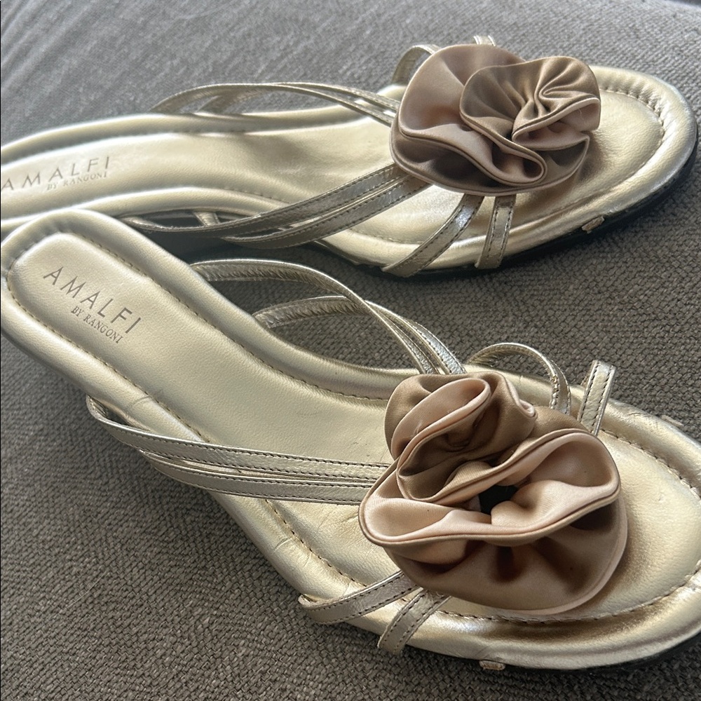 Amalfi Gold Sandals with Floral Accent